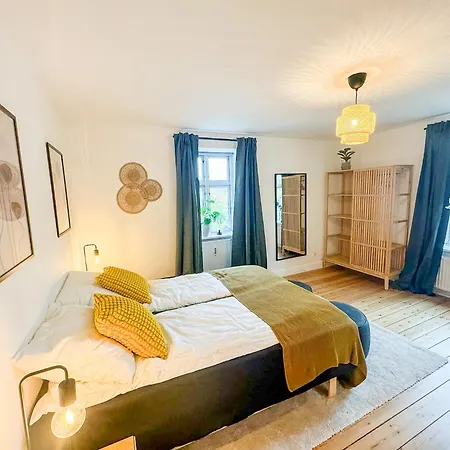 Apartment Spacious And Modern House Close To Center Aarhus