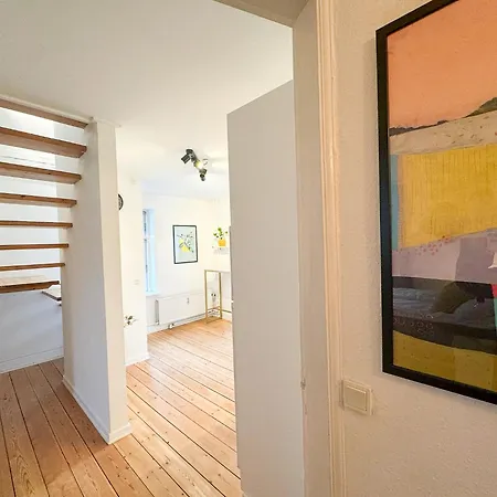 Spacious And Modern House Close To Center Apartment