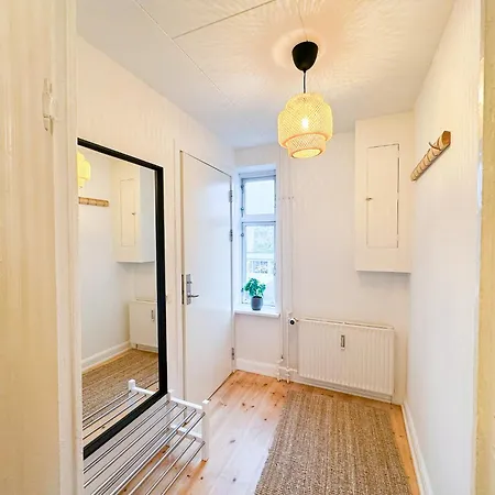 Spacious And Modern House Close To Center Apartment